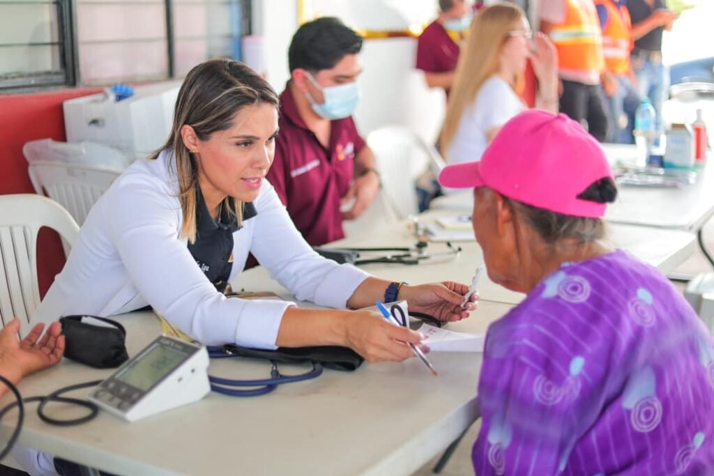 Acerca DIF-Reynosa servicios gratuitos a familias del ejido Francisco Villa