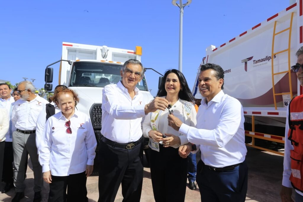 Entregó Américo Villarreal vehículos y maquinaria por 125.2 mdp