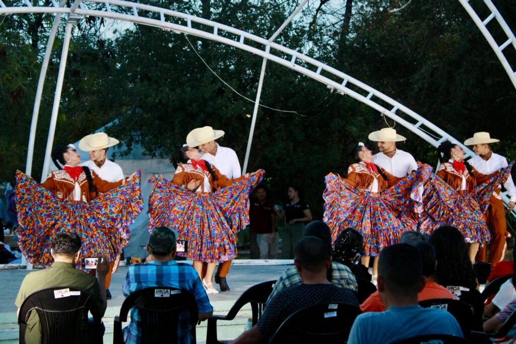 Disfrutan reynosenses Programa de Danza Folclórica del IRCA
