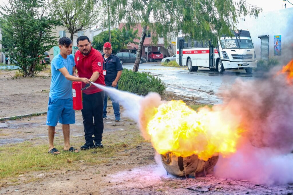 Promueve Carlos Peña Ortiz la protección civil con participación ciudadana