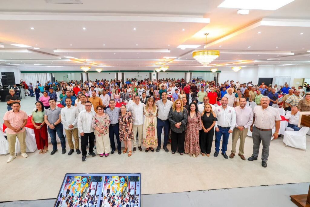 Festejaron Alcalde Carlos Peña Ortiz y la Senadora Maki Esther Ortiz Domínguez 63 Aniversario de Sindicato con los trabajadores del Ayuntamiento