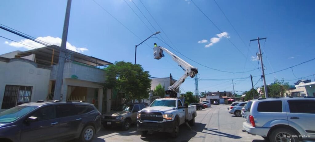 Atendió Servicios Públicos reporte ciudadano con instalación de alumbrado en colonia Puerta del Sol
