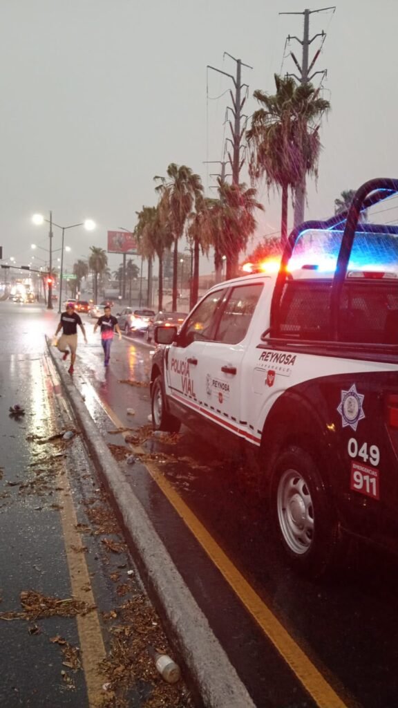 Gobierno de Reynosa, en coordinación con Protección Civil y Bomberos y la Policía Vial, mantiene recorridos preventivos por lluvias