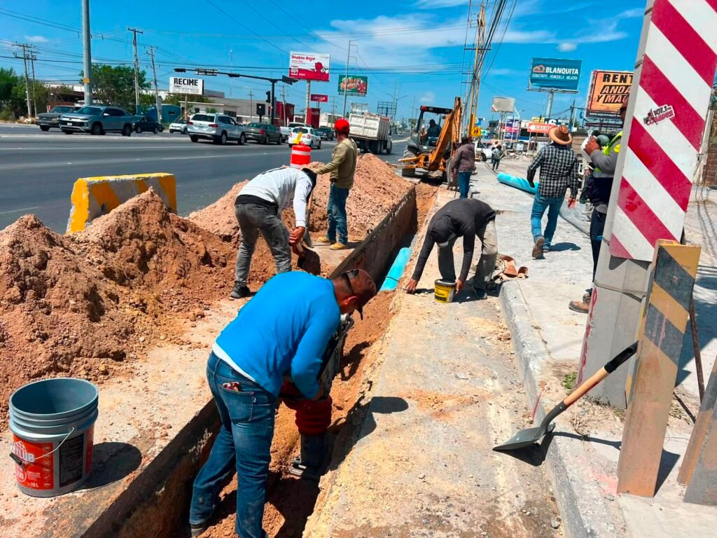 Continúa sustitución de tubería de agua potable en carretera Reynosa-Monterrey