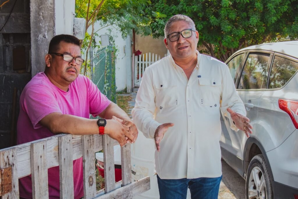 Supervisa Eduardo López Arias trabajos de bacheo en Villa Diamante y Ventura