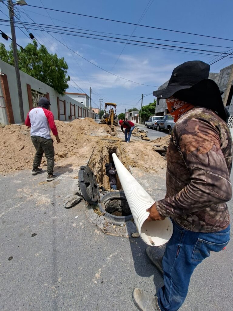 Trabaja COMAPA en rehabilitación de drenajes sanitarios en diferentes puntos de Reynosa