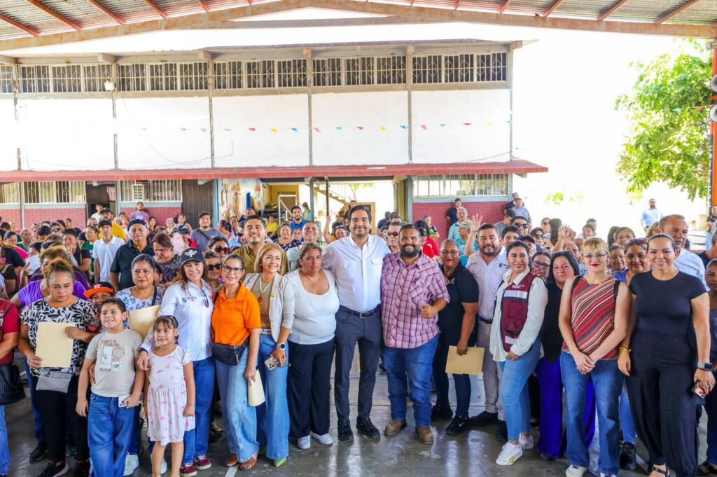 Recibieron familias de La Cañada a Carlos Peña Ortiz y el programa Subsidio del Agua