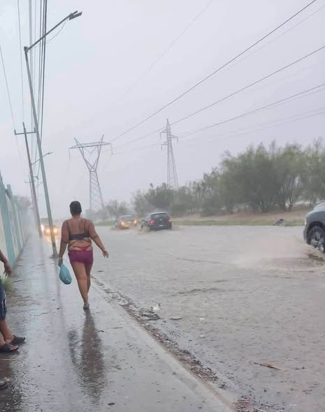 Tormenta deja calles inundadas en sectores bajos de la ciudad