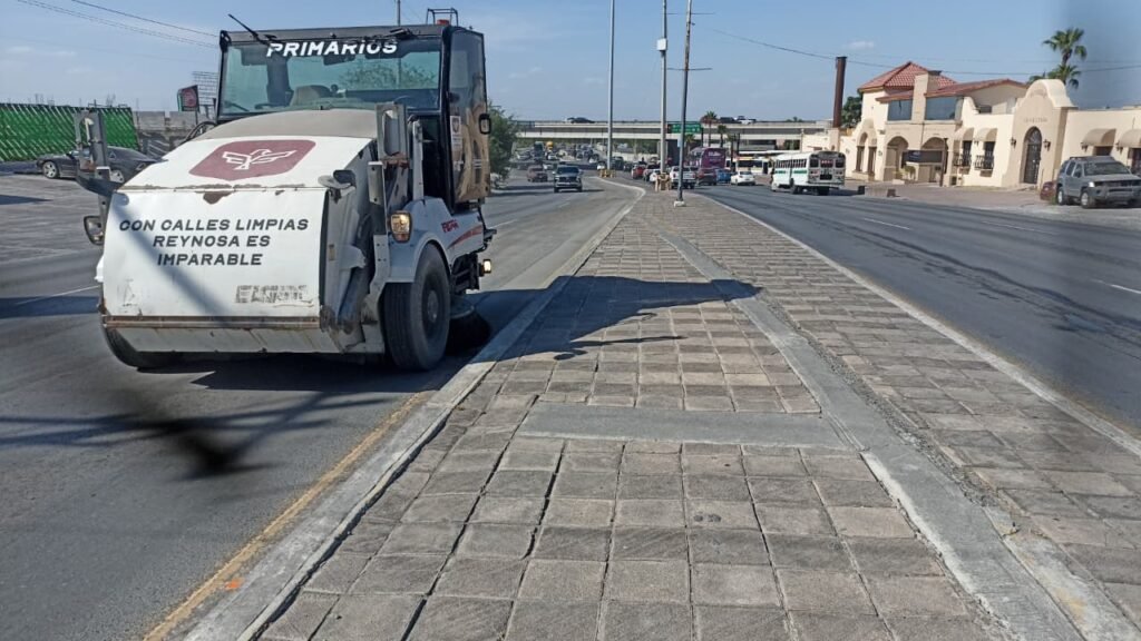 Hizo Servicios Públicos de Reynosa el barrido mecánico de la Calzada Victoria