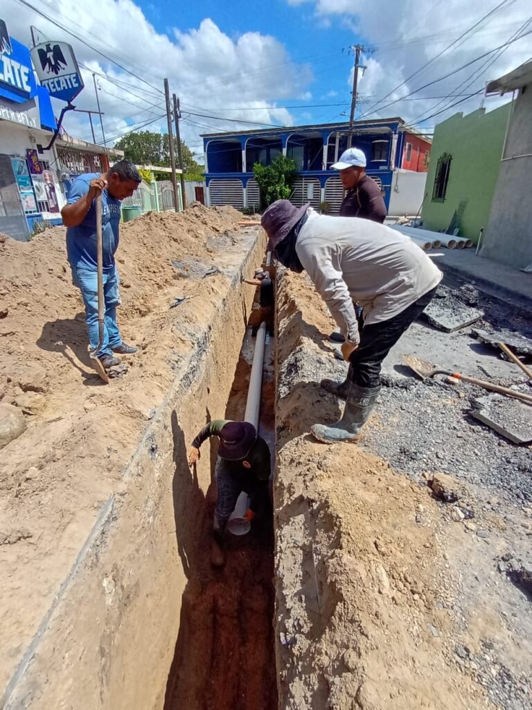 Inició COMAPA rehabilitación de drenaje sanitario en la colonia García Rojas