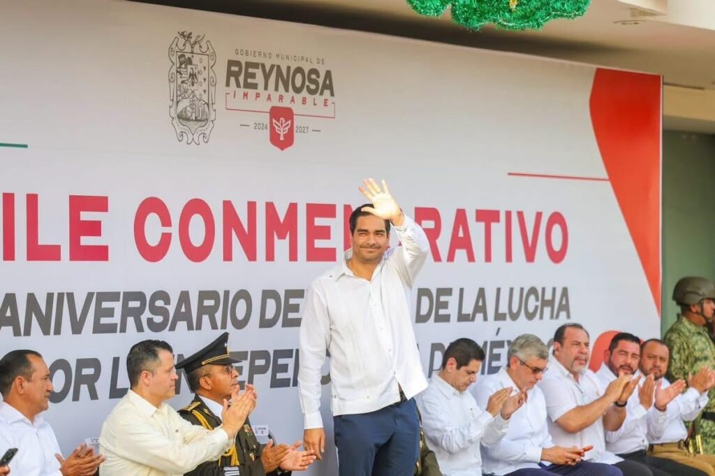 Presidió Carlos Peña Ortiz Desfile Conmemorativo del 216 Aniversario del inicio de la lucha por la Independencia de México