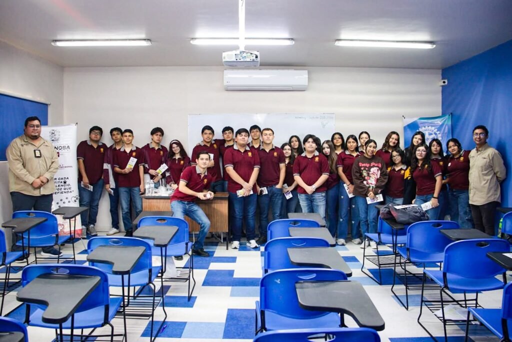 Imparte Gobierno de Carlos Peña Ortiz plática de concientización en la Preparatoria Piaget