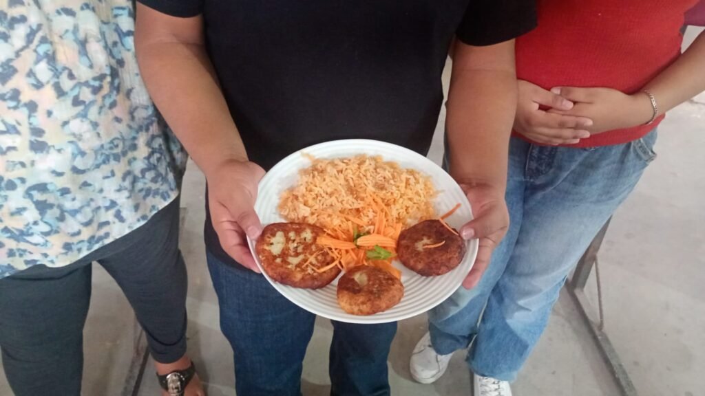 Participan adolescentes en proceso de reinserción en taller de gastronomía mexicana