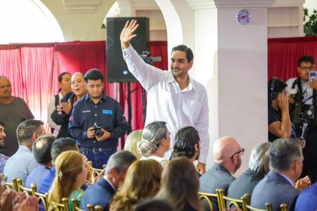 Asistió Alcalde Carlos Peña Ortiz a Segundo Informe de Gobierno de Camargo, Tamaulipas