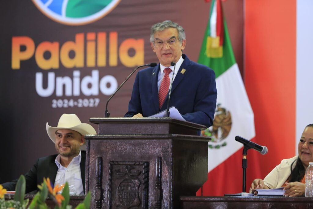 Anuncia Américo rehabilitación de carretera ejidal en Padilla