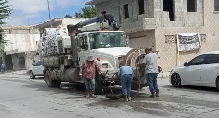 Trabaja unidad Vactor en desazolve de Villas de La Joya
