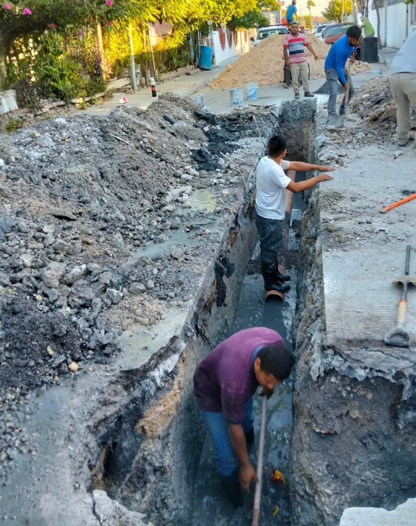 Inició COMAPA rehabilitación de drenaje sanitario en la colonia Narciso Mendoza