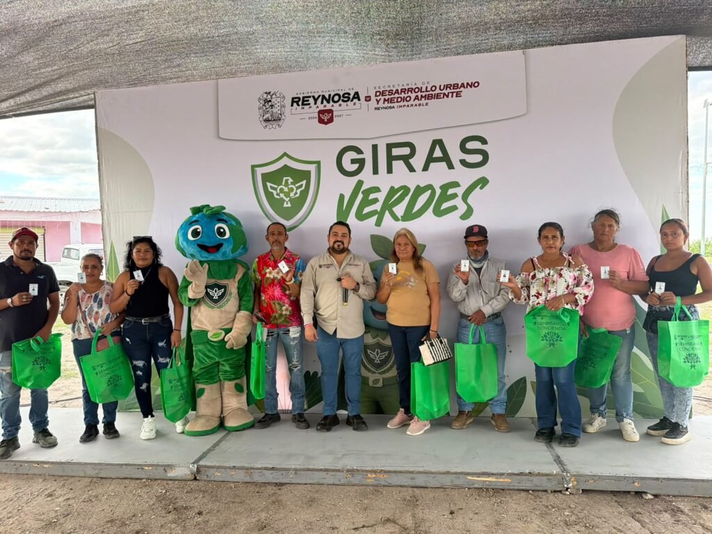Entregó Dirección de Medio Ambiente credenciales en Rincón de las Flores