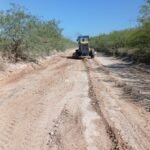Aplican revestimiento para mejorar vialidades en ejido