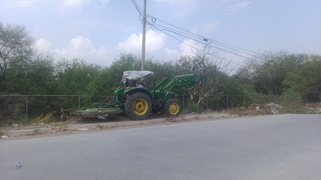 Realizó Servicios Públicos limpieza en calle principal de Riveras del Aeropuerto