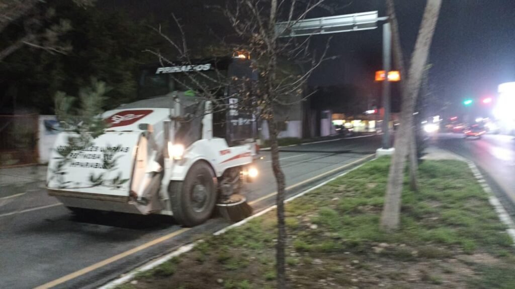 Realiza Servicios Públicos de Reynosa barrido nocturno del Bulevar del Maestro