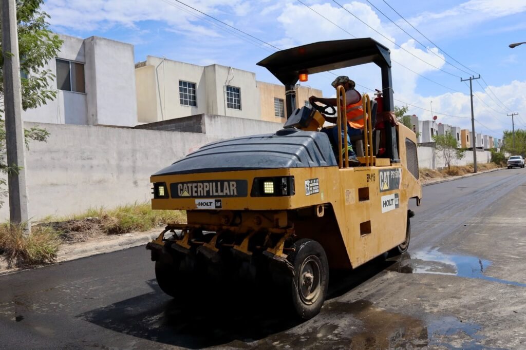 Continúa rehabilitación vial en la colonia Los Robles de Reynosa