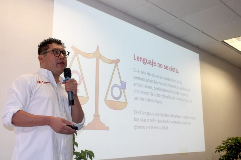 Fortalece ITAVU atención ciudadana con capacitación en igualdad y derechos humanos