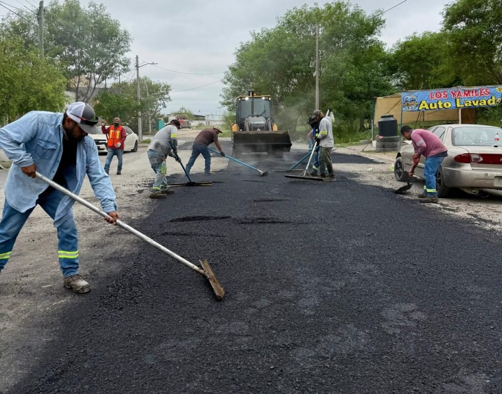 Rehabilita Gobierno de Carlos Peña Ortiz pavimento de avenida en la colonia Fundadores