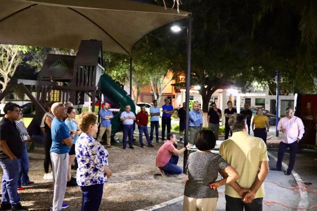 Dialogó el arqui López Arias con vecinos del faccionamiento Las Quintas