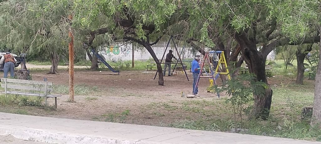Reparó Servicios Públicos juegos infantiles en la colonia Vamos Tamaulipas